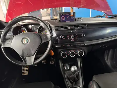 Alfa Romeo Giulietta 1750 TBi Quadrifoglio Verde — Sportive italienne authentique, 235 ch dynamiques — Miniature 10