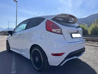 Ford Fiesta 1.6 EcoBoost ST-2 — Sportive compacte, 215 ch et révision fraîche — intérieur