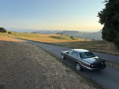 Jaguar XJ 4.2 V8 Executive — Berline de prestige, 298 ch et finition luxe — vue extérieure