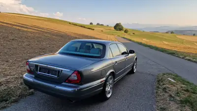 Jaguar XJ 4.2 V8 Executive — Berline de prestige, 298 ch et finition luxe — détail