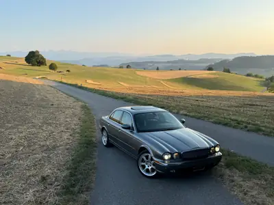 Jaguar XJ 4.2 V8 Executive — Berline de prestige, 298 ch et finition luxe — tableau de bord
