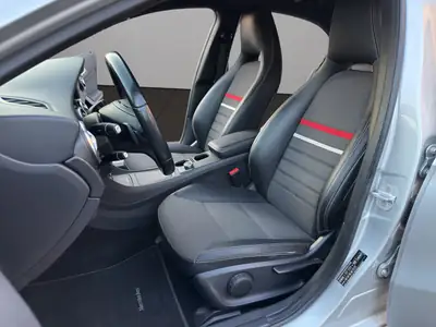 Mercedes-Benz Classe A 180 Style — Berline compacte élégante, navigation et sièges chauffants — Miniature 9
