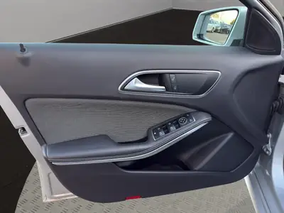 Mercedes-Benz Classe A 180 Style — Berline compacte élégante, navigation et sièges chauffants — Miniature 12