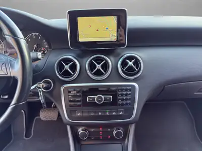 Mercedes-Benz Classe A 180 Style — Berline compacte élégante, navigation et sièges chauffants — Miniature 15