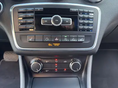 Mercedes-Benz Classe A 180 Style — Berline compacte élégante, navigation et sièges chauffants — Miniature 16