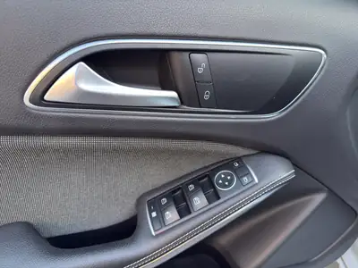 Mercedes-Benz Classe A 180 Style — Berline compacte élégante, navigation et sièges chauffants — Miniature 21