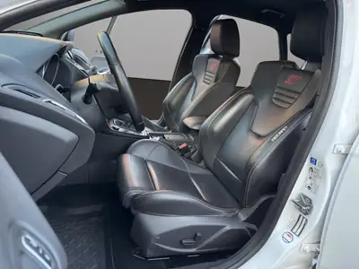 Ford Focus 2.0 TDCi ST3 — Diesel performant, sans accident, équipement premium — Miniature 9