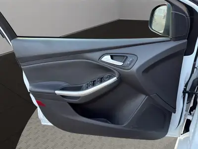 Ford Focus 2.0 TDCi ST3 — Diesel performant, sans accident, équipement premium — Miniature 12