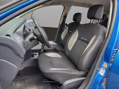 Dacia Sandero 1.5 dCi Stepway Lauréate — Robustesse diesel et design aventurier — Miniature 9