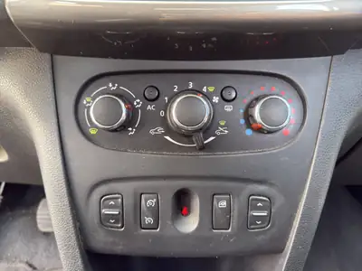 Dacia Sandero 1.5 dCi Stepway Lauréate — Robustesse diesel et design aventurier — Miniature 16