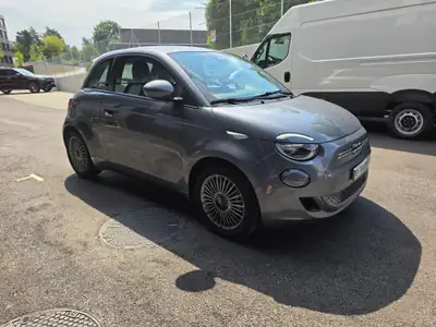 Fiat 500 Icon 87kW — Cabriolet électrique compact, seulement 28'000 km — Seitenansicht