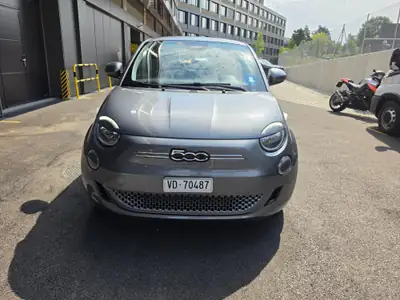 Fiat 500 Icon 87kW — Cabriolet électrique compact, seulement 28'000 km — Heckansicht