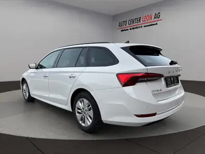 Skoda Octavia Combi 2.0 TDI DSG 4x4 — Break robuste, transmission auto, tout-terrain inclus — intérieur