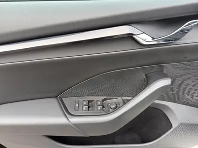 Skoda Octavia Combi 2.0 TDI DSG 4x4 — Break robuste, transmission auto, tout-terrain inclus — Miniature 12