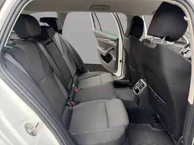Skoda Octavia Combi 2.0 TDI DSG 4x4 — Break robuste, transmission auto, tout-terrain inclus — Miniature 18