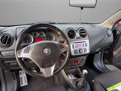 Alfa Romeo MiTo 1.4 Progression — Citadine dynamique, sans accident, entretien complet — Miniature 14
