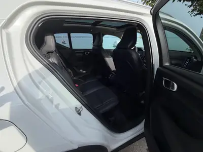 Volvo XC40 2.0 B4 MH Ultimate Bright AWD — Hybride léger, 49 000 km, garantie constructeur — Miniature 8