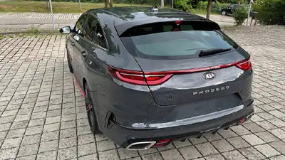 Kia ProCeed 1.6 T-GDi GT — Coupé sportif garanti 2 ans, frais d'entretien couverts — rear view