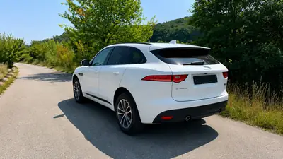 Jaguar F-PACE 2.0 T 250 R-Sport AWD — SUV premium, entretien impeccable, sans sinistre — fianco