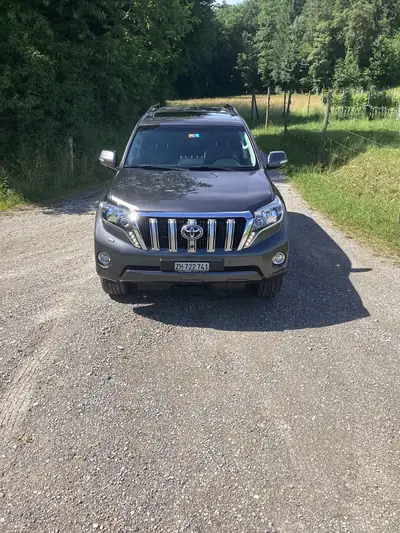 Toyota Land Cruiser 4.0 V6 Linea Sol Premium — Légende SUV 7 places, fiable et puissante — fianco