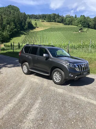 Toyota Land Cruiser 4.0 V6 Linea Sol Premium — Légende SUV 7 places, fiable et puissante — vista esterna