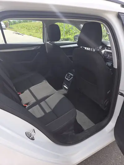 Skoda Octavia 2.0 TDI 184 4x4 — Break diesel robuste, 58 000 km, état impeccable — vista posteriore