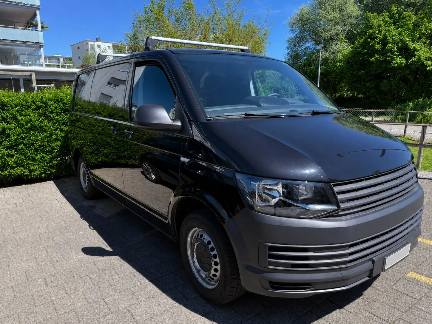 VW T6 2.0 TDI 150 DSG 4motion — Monospace polyvalent avec 4MOTION et navigation premium — Außenansicht