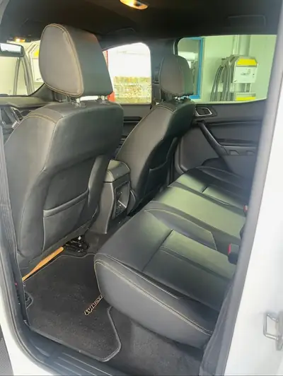 Ford Ranger 2.0 EcoBlue 4x4 Wildtrak — Pickup robuste, 120'000 km, motorisation efficace — Armaturenbrett