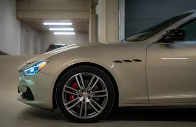 Maserati Ghibli 3.0 V6 S Q4 — Berline sportive italiana, 410 ch et traction intégrale — intérieur