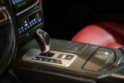 Maserati Ghibli 3.0 V6 S Q4 — Berline sportive italiana, 410 ch et traction intégrale — Miniature 8