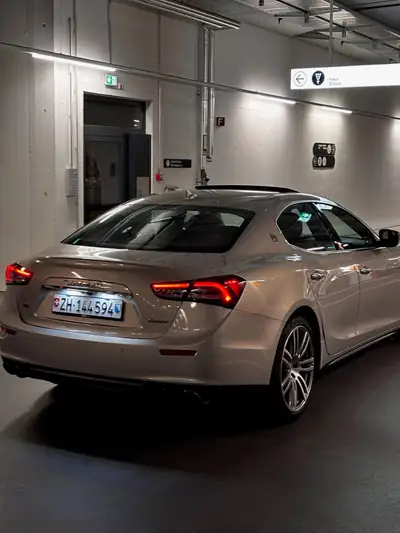 Maserati Ghibli 3.0 V6 S Q4 — Berline sportive italiana, 410 ch et traction intégrale — Miniature 18