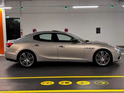Maserati Ghibli 3.0 V6 S Q4 — Berline sportive italiana, 410 ch et traction intégrale — Miniature 19