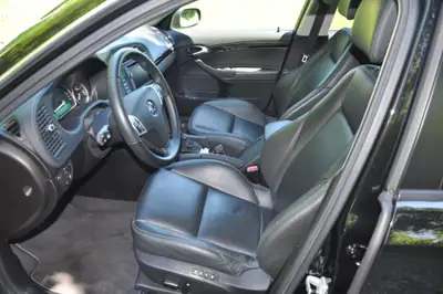 Saab 9-3 Turbo X — Berline sportive suédoise rare, transmission manuelle, 280 ch — interni