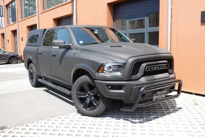 Dodge Ram 1500 — Pickup musclé 400 ch, Peinture Raptor, faible kilométrage — détail