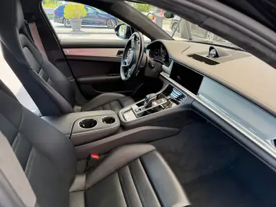 Porsche Panamera 4.0 V8 Turbo — Berline sport 549 ch, 81'000 km seulement — fianco