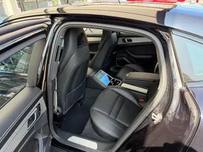 Porsche Panamera 4.0 V8 Turbo — Berline sport 549 ch, 81'000 km seulement — vista esterna