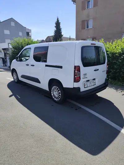 Toyota Proace City L2 — Le van compact polyvalent, 1ère main, entretien complet — Heckansicht