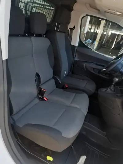 Toyota Proace City L2 — Le van compact polyvalent, 1ère main, entretien complet — Armaturenbrett