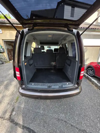 VW Caddy 2011 — Utilitaire polyvalent 7 places, fiabilité reconnue — interni