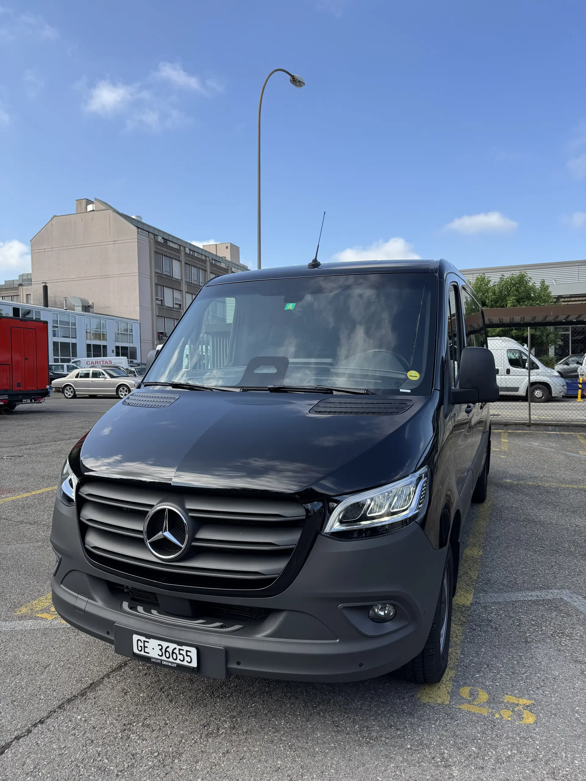 Mercedes-Benz Sprinter 319 CDI Pro — Utilitaire polyvalent 190 ch, charge maximale, faible kilométrage — vue extérieure