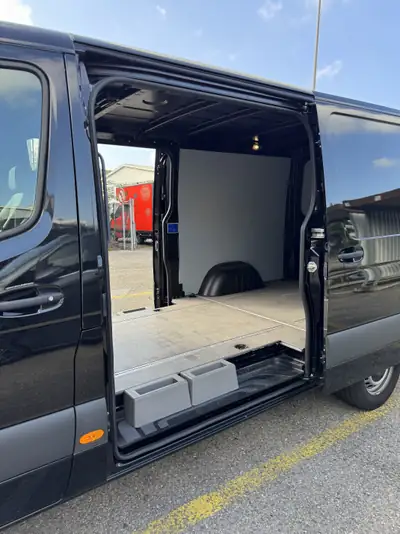 Mercedes-Benz Sprinter 319 CDI Pro — Utilitaire polyvalent 190 ch, charge maximale, faible kilométrage — détail