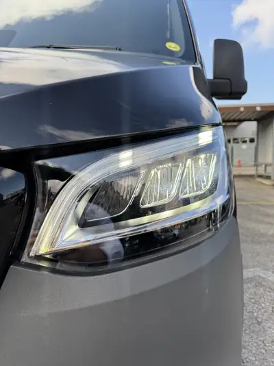 Mercedes-Benz Sprinter 319 CDI Pro — Utilitaire polyvalent 190 ch, charge maximale, faible kilométrage — tableau de bord