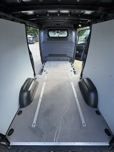 Mercedes-Benz Sprinter 319 CDI Pro — Utilitaire polyvalent 190 ch, charge maximale, faible kilométrage — Miniature 8