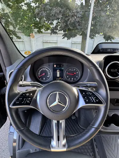 Mercedes-Benz Sprinter 319 CDI Pro — Utilitaire polyvalent 190 ch, charge maximale, faible kilométrage — Miniature 11