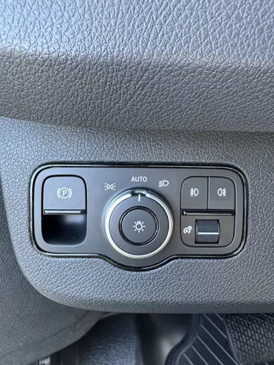 Mercedes-Benz Sprinter 319 CDI Pro — Utilitaire polyvalent 190 ch, charge maximale, faible kilométrage — Miniature 18