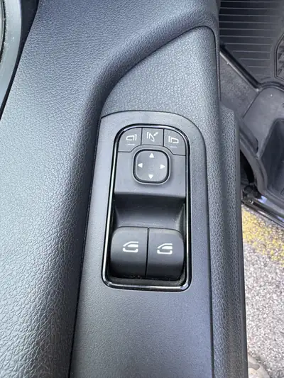 Mercedes-Benz Sprinter 319 CDI Pro — Utilitaire polyvalent 190 ch, charge maximale, faible kilométrage — Miniature 17