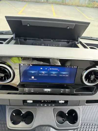 Mercedes-Benz Sprinter 319 CDI Pro — Utilitaire polyvalent 190 ch, charge maximale, faible kilométrage — Miniature 20
