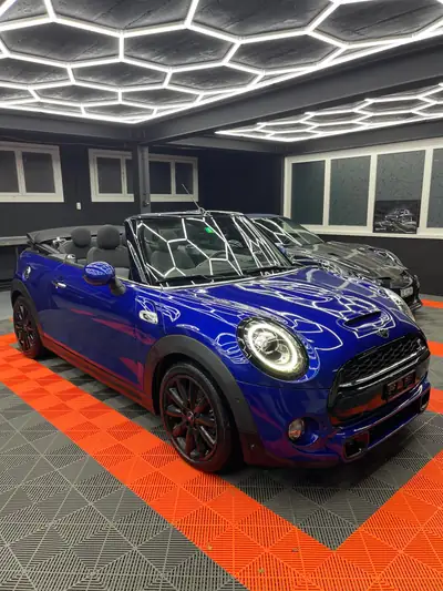 MINI Cabrio 2.0i Cooper S — Cabriolet sportif, 60 000 km, transmissions automatique — vue extérieure