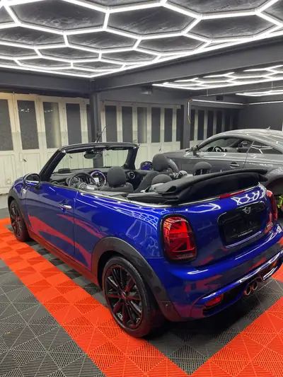 MINI Cabrio 2.0i Cooper S — Cabriolet sportif, 60 000 km, transmissions automatique — intérieur