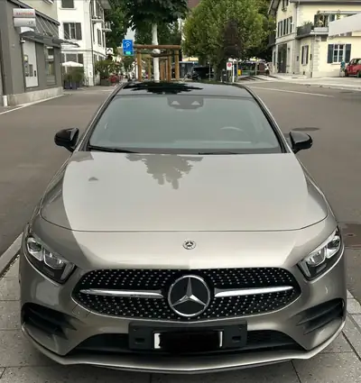 Mercedes-Benz A 250e AMG Line — Hybride rechargeable, 59 000 km seulement — Seitenansicht